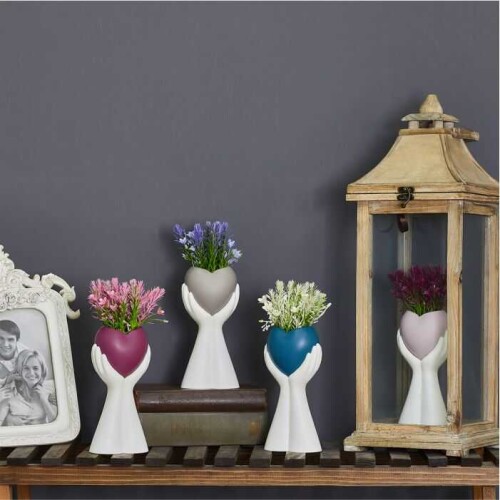 Avuç İçinde Çiçekli Kalp - 3