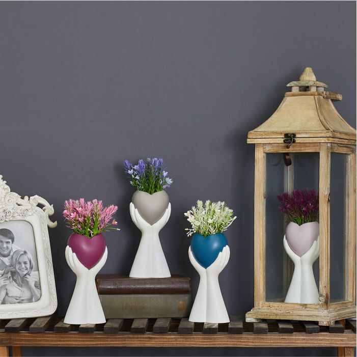 Avuç İçinde Çiçekli Kalp - 3