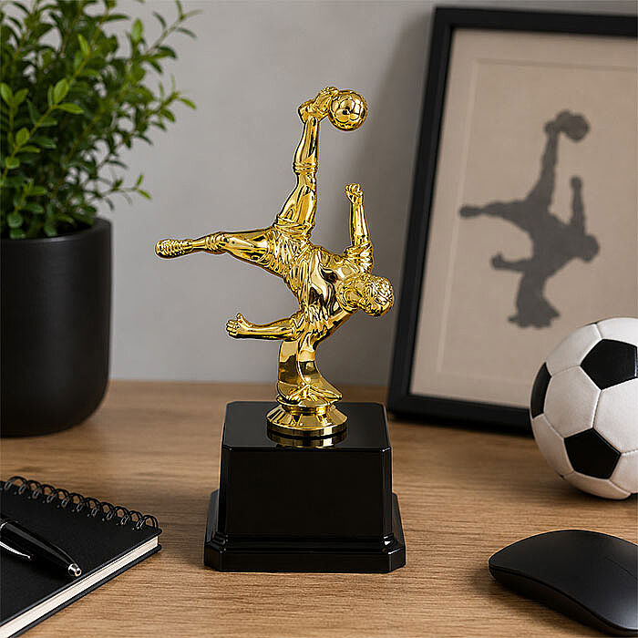 Rövaşata Futbolcu Ödül Kupası Altın - 135mm - 1